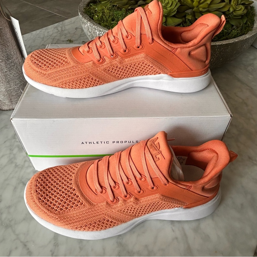 New In Box - APL TechLoom Tracer - Women Size 8.5 = Unisex design